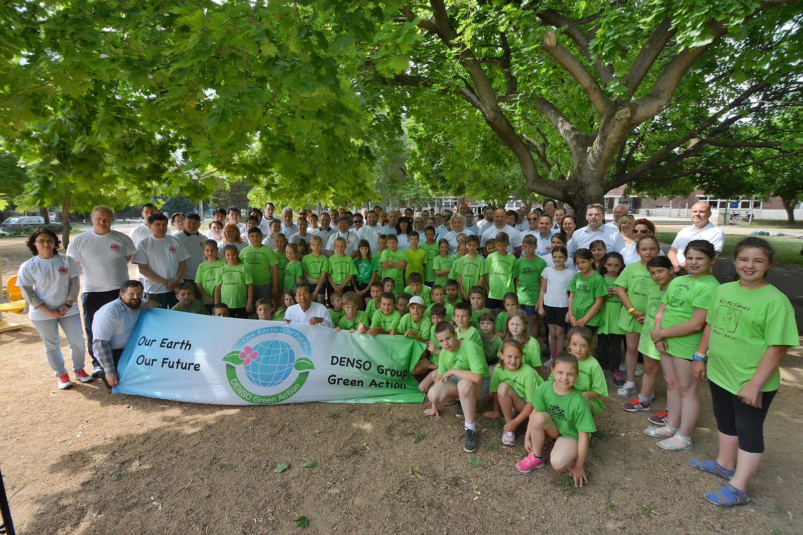 Green and Clean Day - a Széna téren önkénteskedett a DENSO